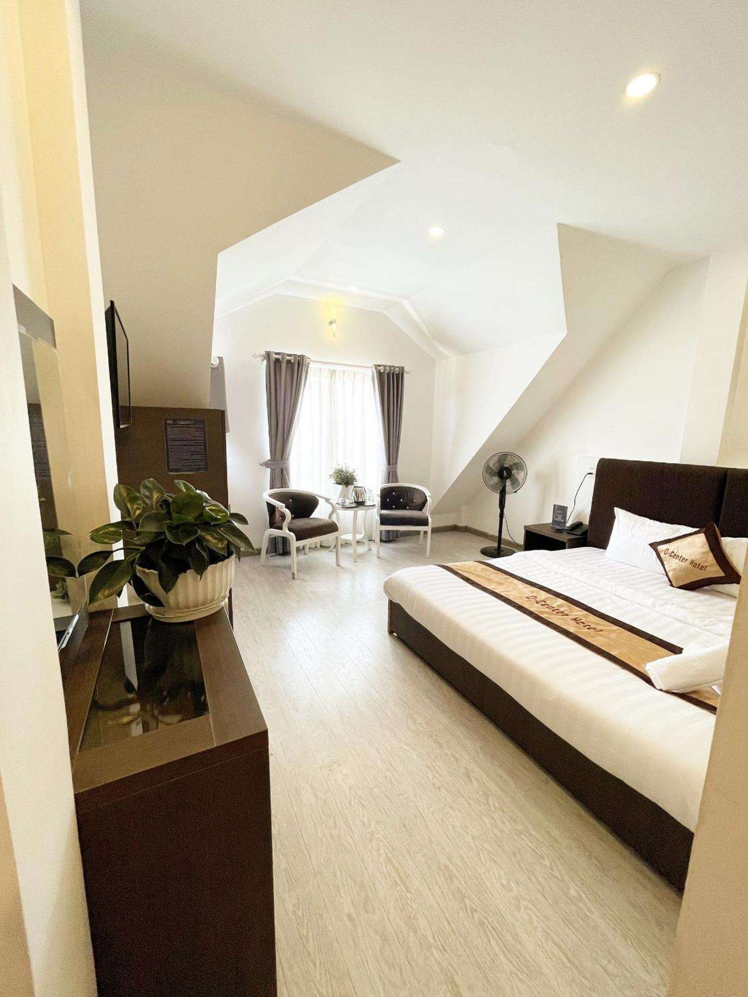 Отель Q-Center Dalat Экстерьер фото